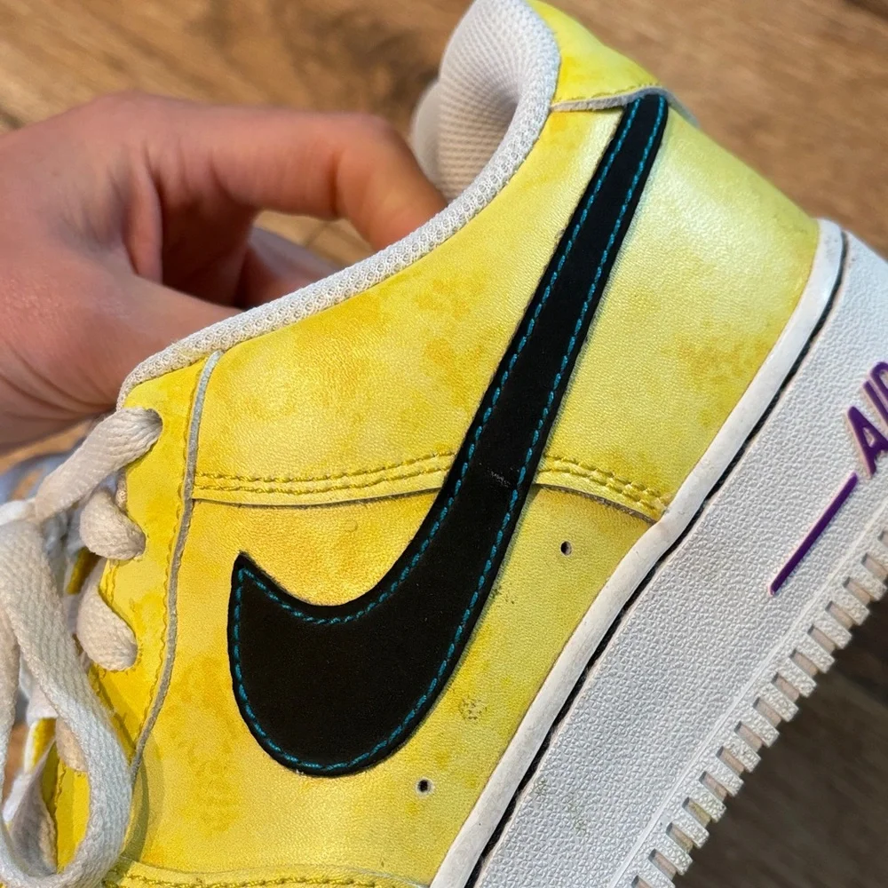Nike Air Force 1 Yellow with Black Swoosh 7y (8.5 women’s) - Picture 5 of 5